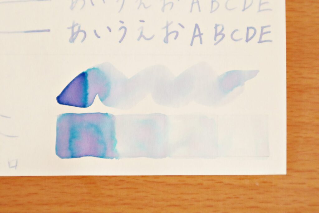 【Kobe INK物語・アリスの夢】のインクで、グラフィーロに筆で塗った部分のアップ２