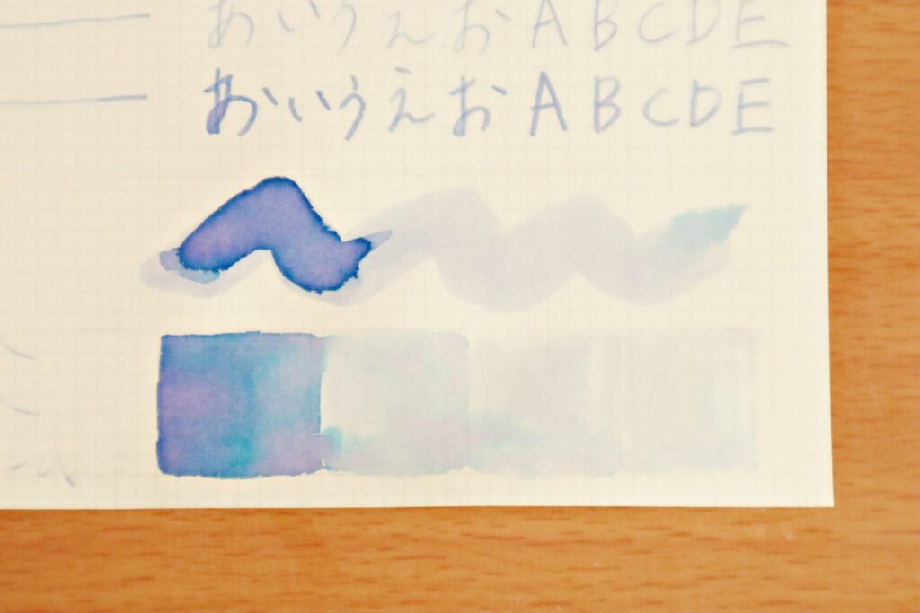 【Kobe INK物語・アリスの夢】のインクで、LIFEノートのクリーム紙に書いた筆で塗った部分のアップ２