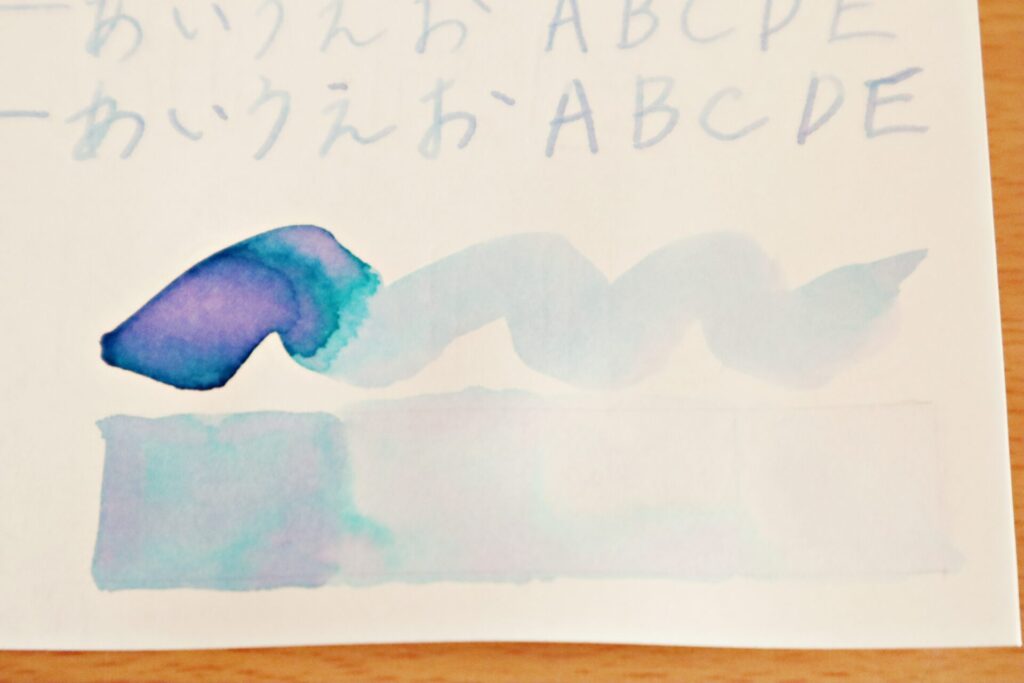【Kobe INK物語・アリスの夢】のインクで、高砂プレミアムバンクペーパーに筆で塗った部分のアップ２