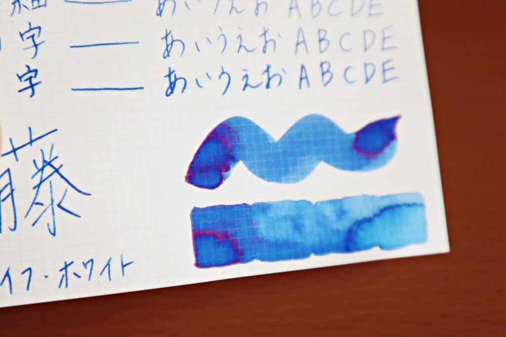 『色彩雫・朝顔』で書いた、LIFEノートのホワイト紙のフラッシュ