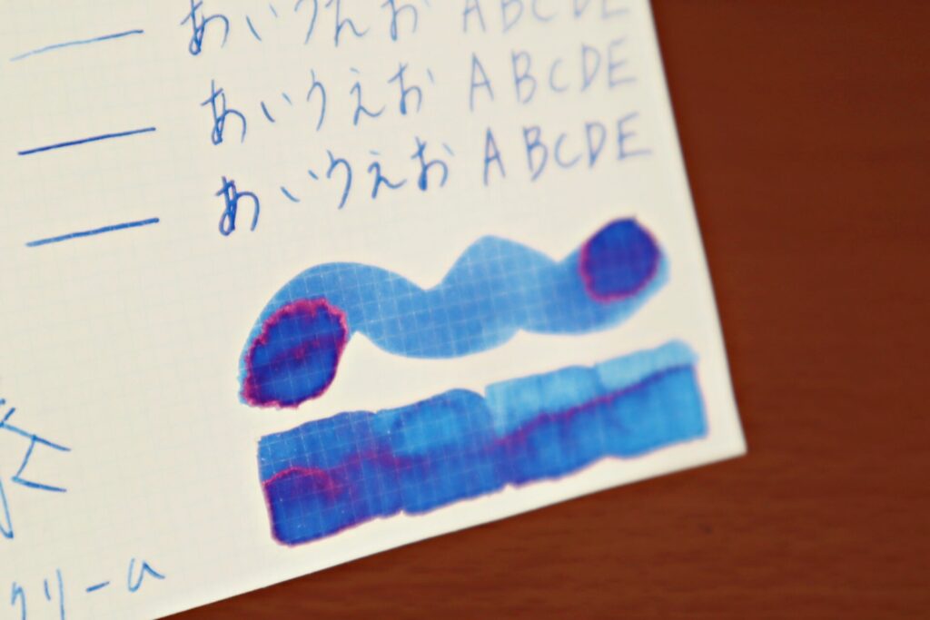 『色彩雫・朝顔』で書いた、LIFEノートのクリーム紙のフラッシュ