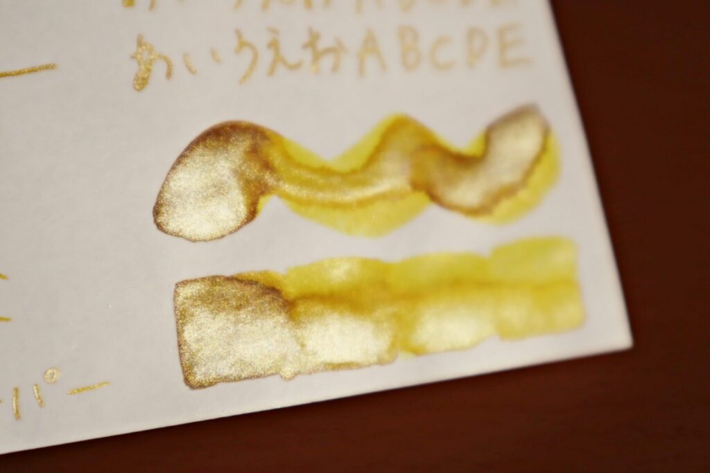 『パイライト』で書いたバンクペーパー・光に反射させた部分