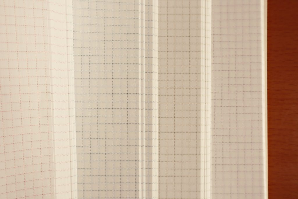 方眼ノートの4色に分かれている写真